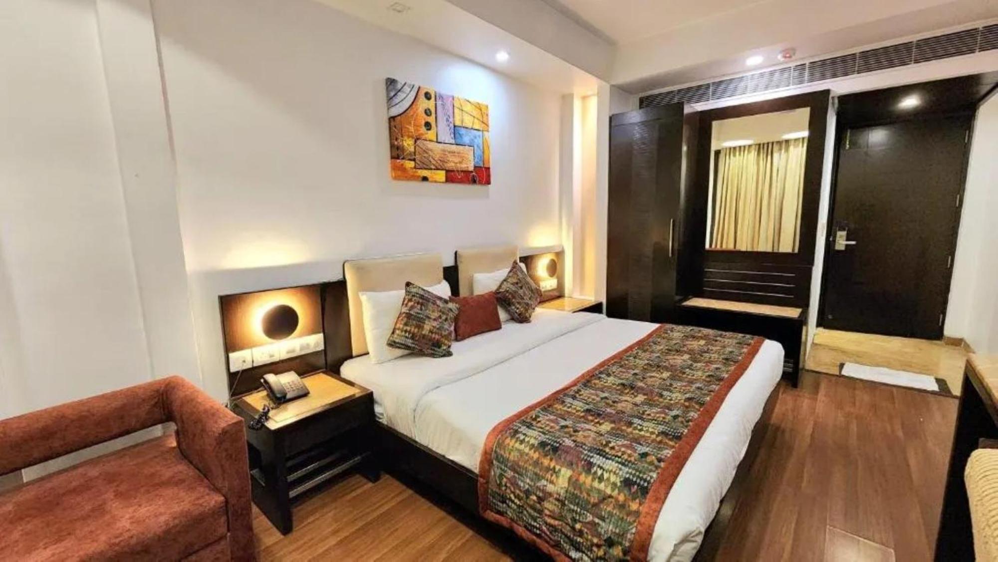 Tmr Krone Near Igi Airport Delhi Hotel