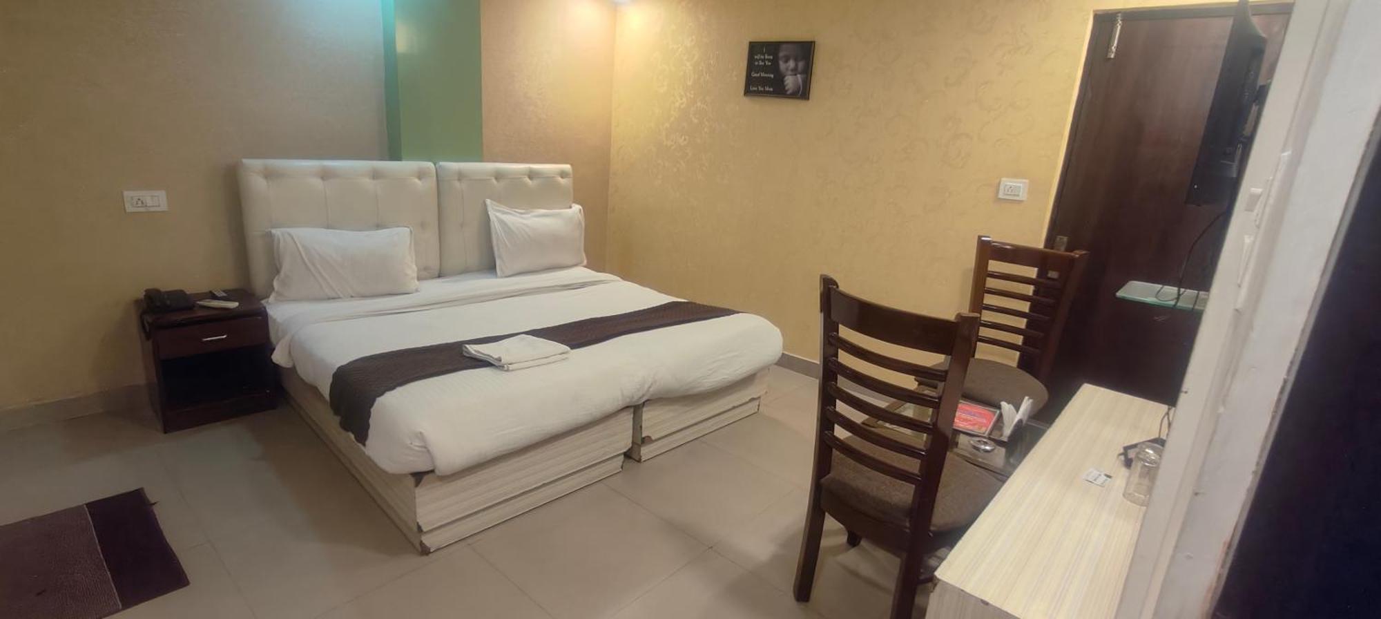 Tmr Krone Near Igi Airport Delhi Hotel