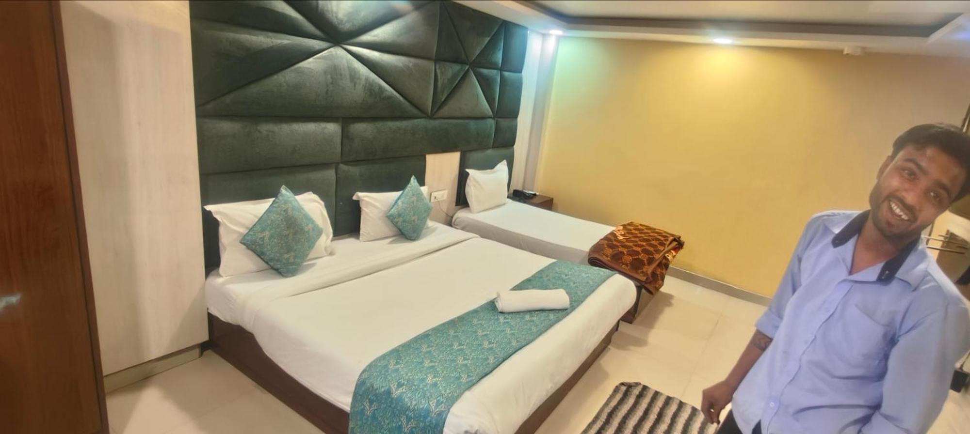 Tmr Krone Near Igi Airport Delhi Hotel