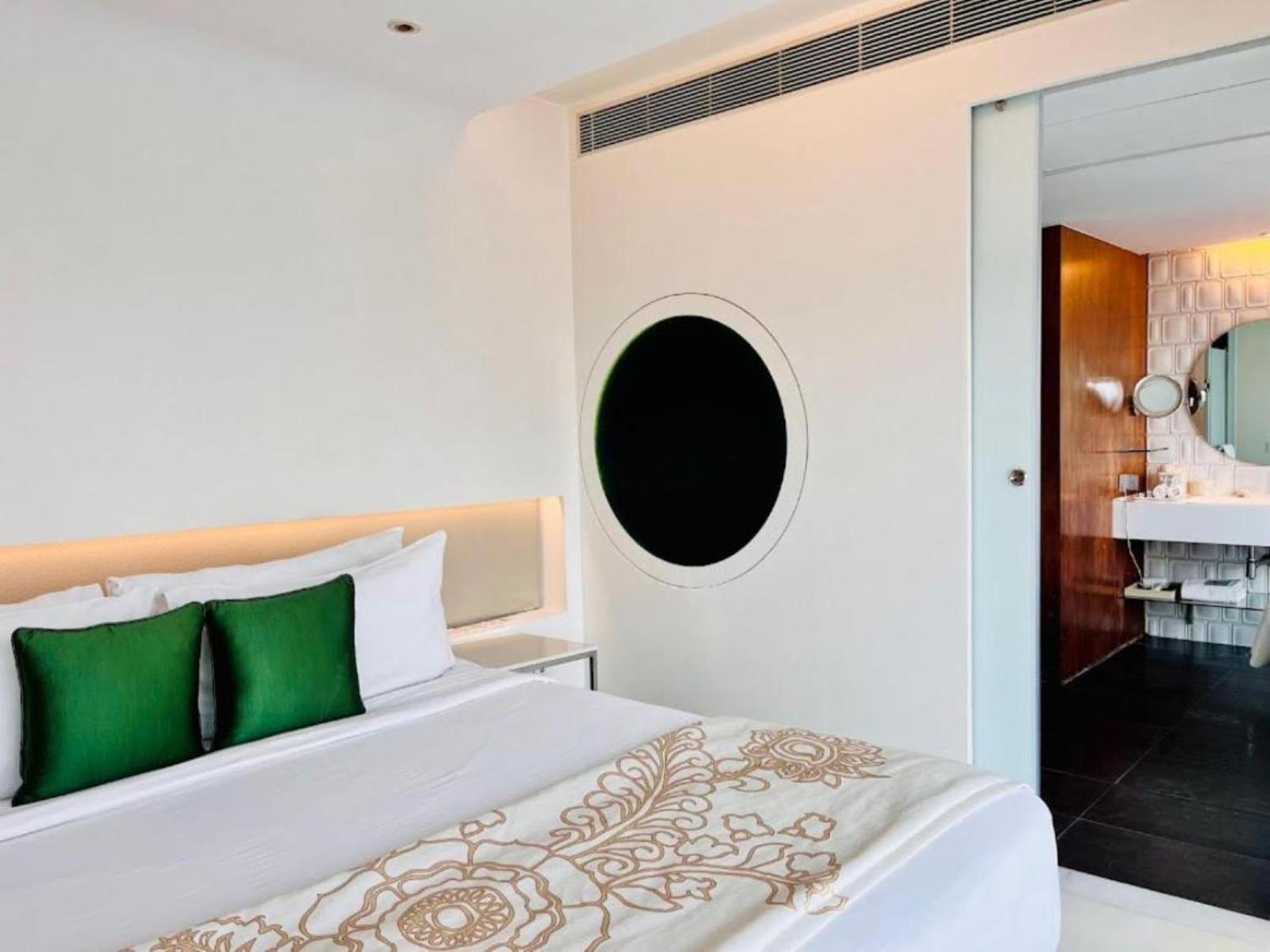 Tmr Krone Near Igi Airport Delhi 4*