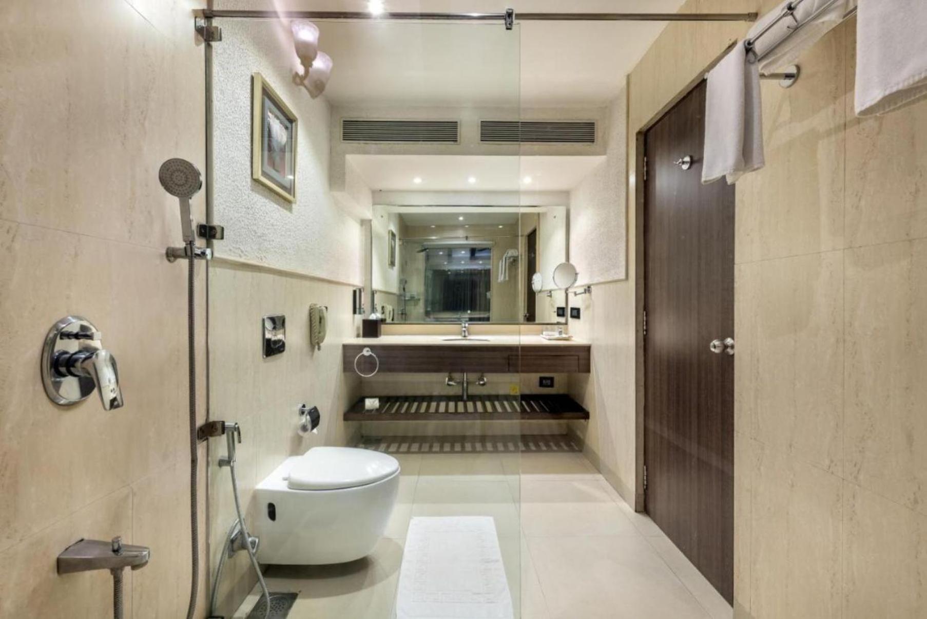 Tmr Krone Near Igi Airport Delhi Hotel 4*