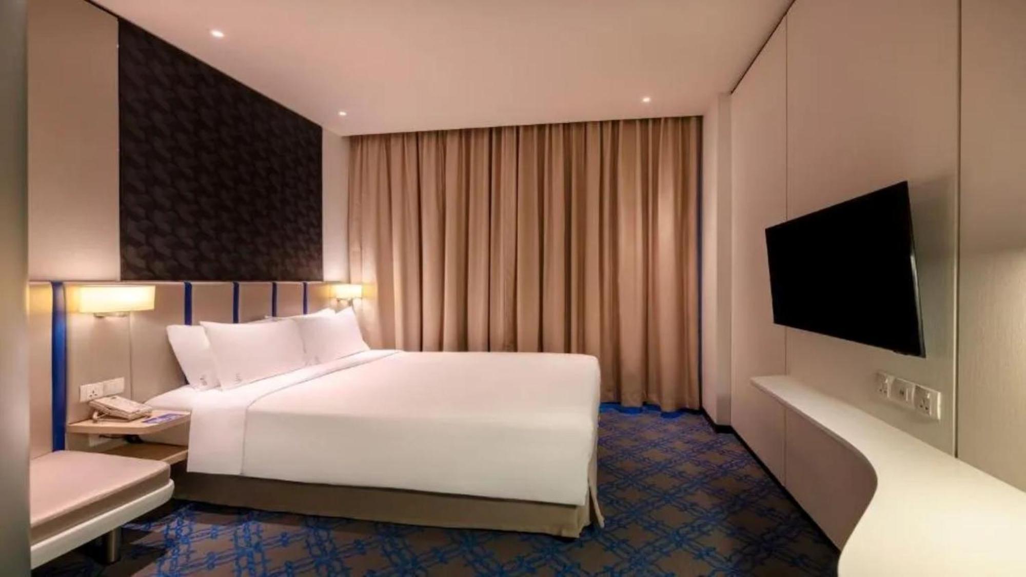Tmr Krone Near Igi Airport Delhi Hotel