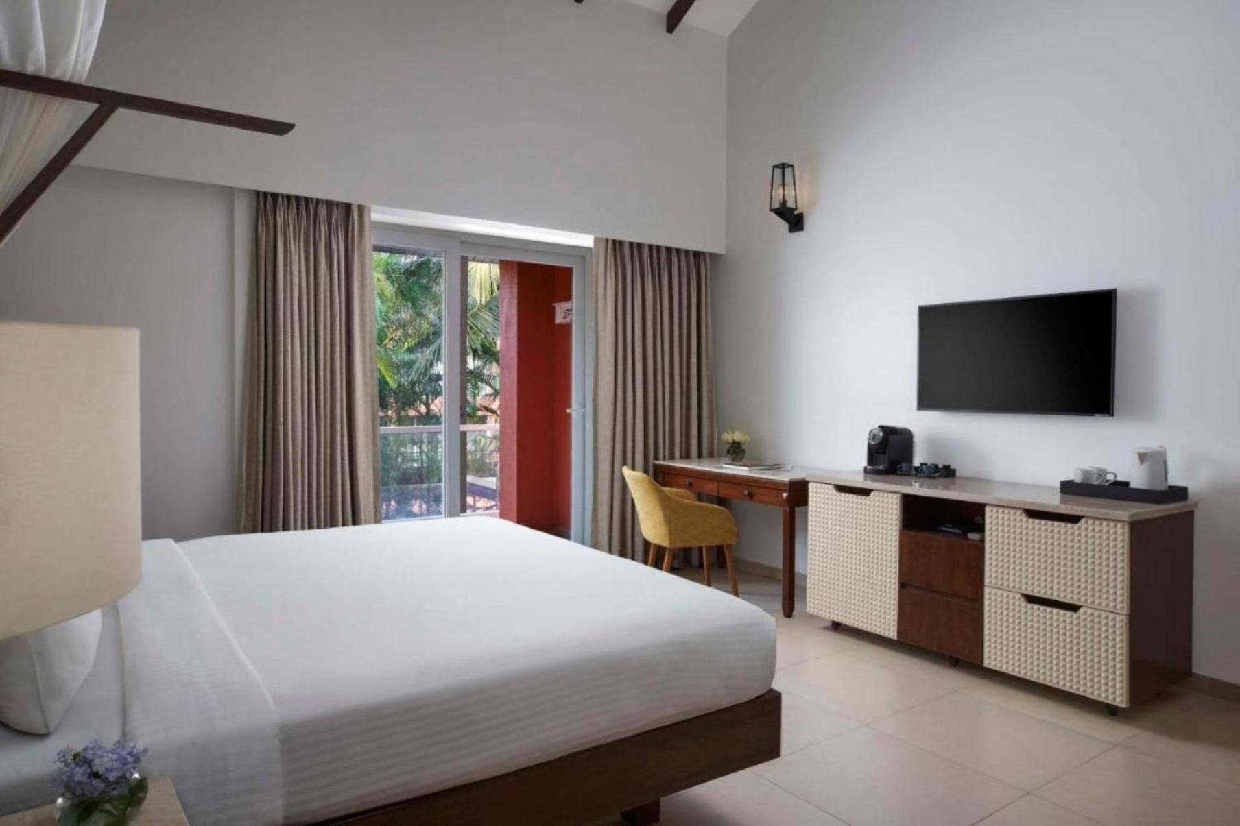 Hotel Tmr Krone Near Igi Airport Delhi 4*